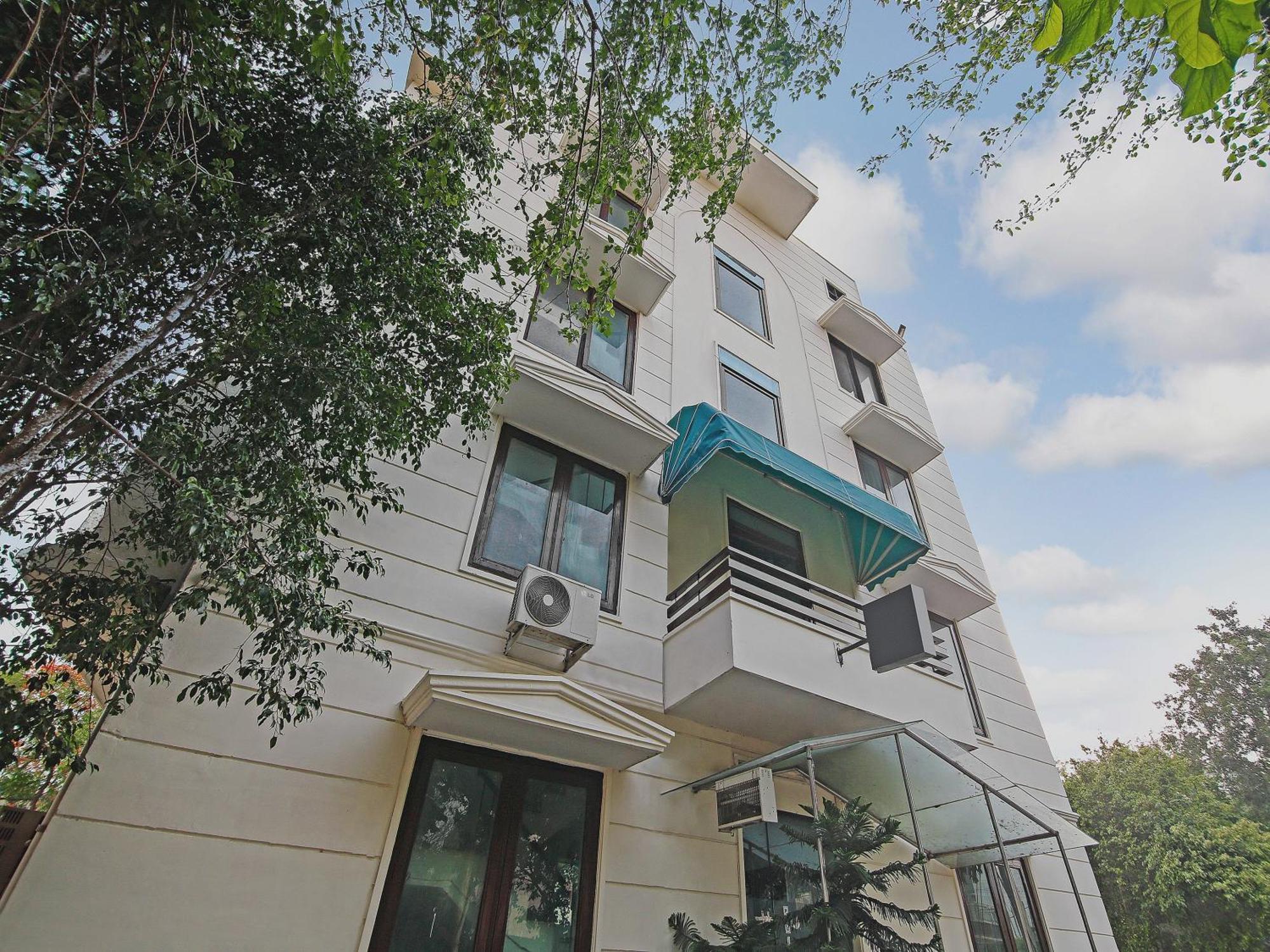 גורגאון Capital O Tipsyy Near Aravali Biodiversity Park מראה חיצוני תמונה