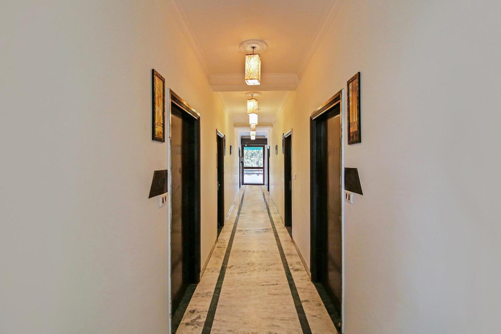 גורגאון Capital O Tipsyy Near Aravali Biodiversity Park מראה חיצוני תמונה