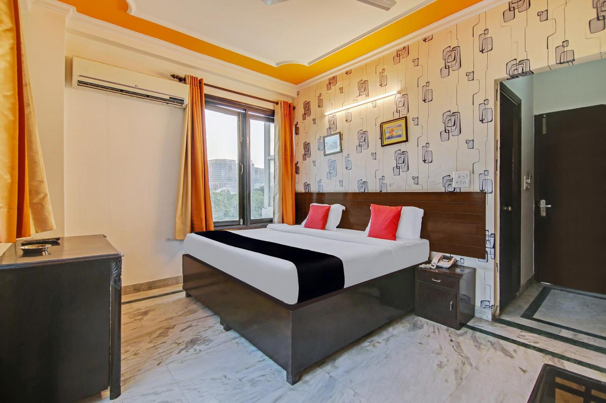 גורגאון Capital O Tipsyy Near Aravali Biodiversity Park מראה חיצוני תמונה