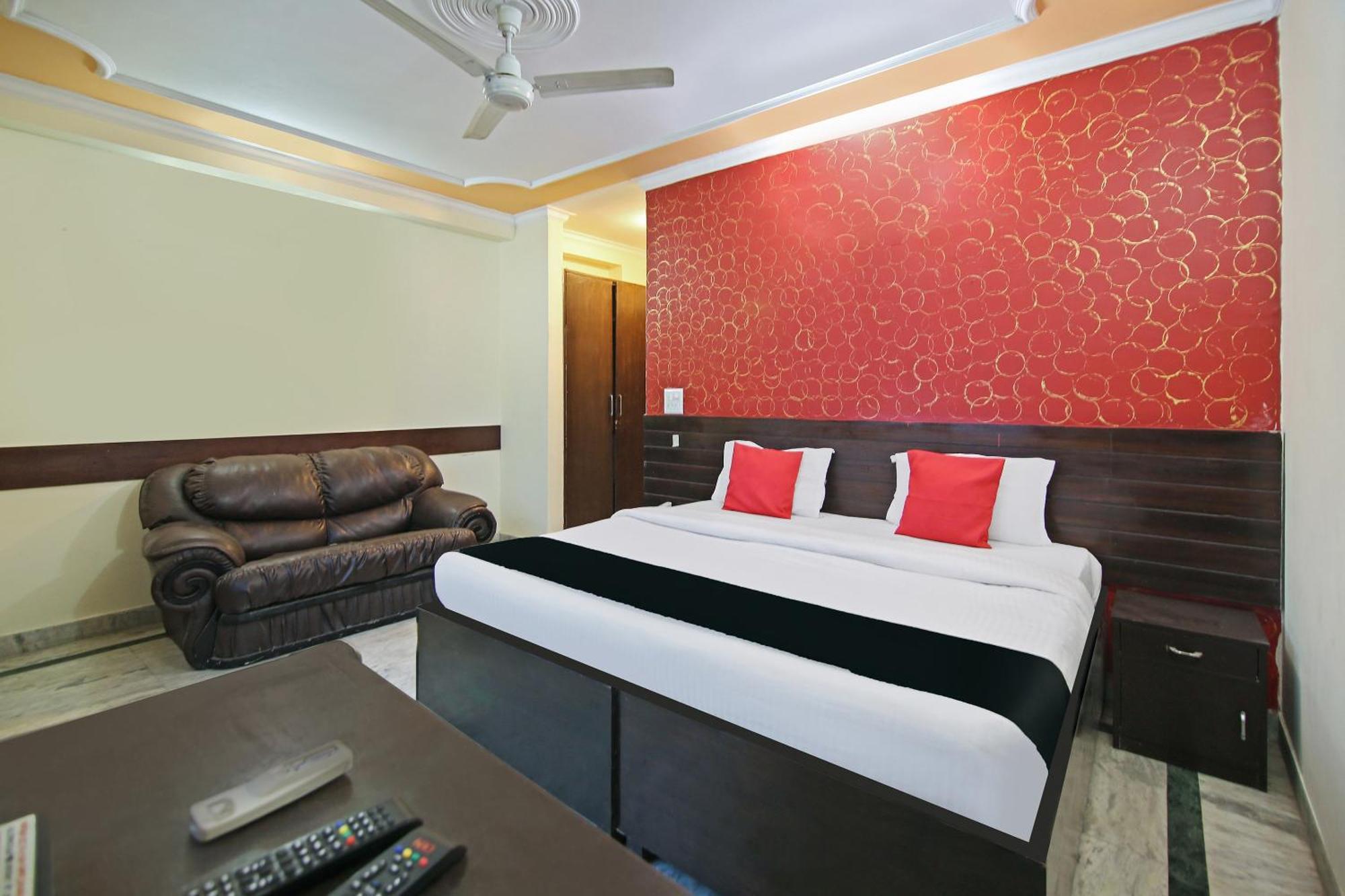 גורגאון Capital O Tipsyy Near Aravali Biodiversity Park מראה חיצוני תמונה