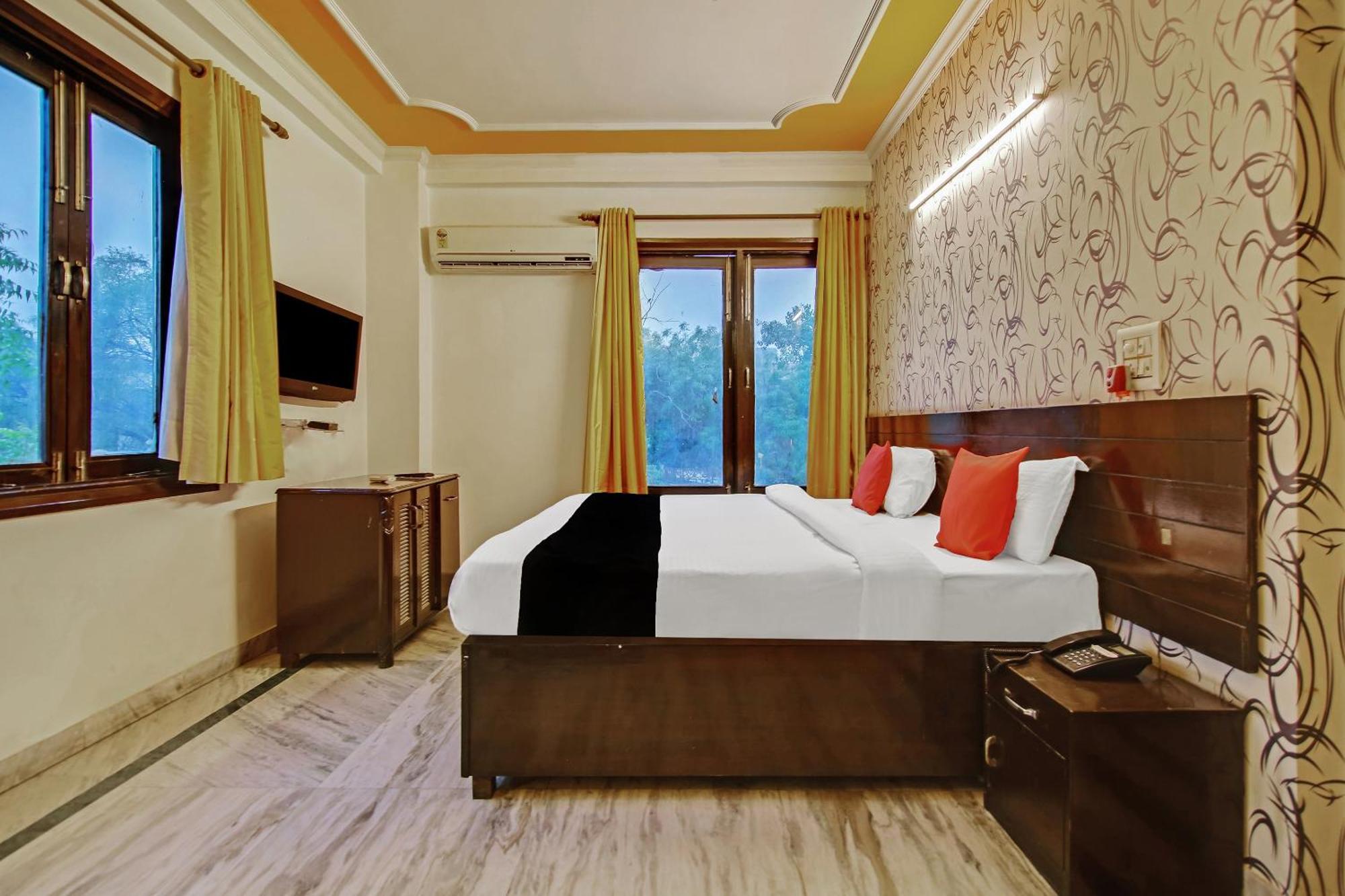 גורגאון Capital O Tipsyy Near Aravali Biodiversity Park מראה חיצוני תמונה
