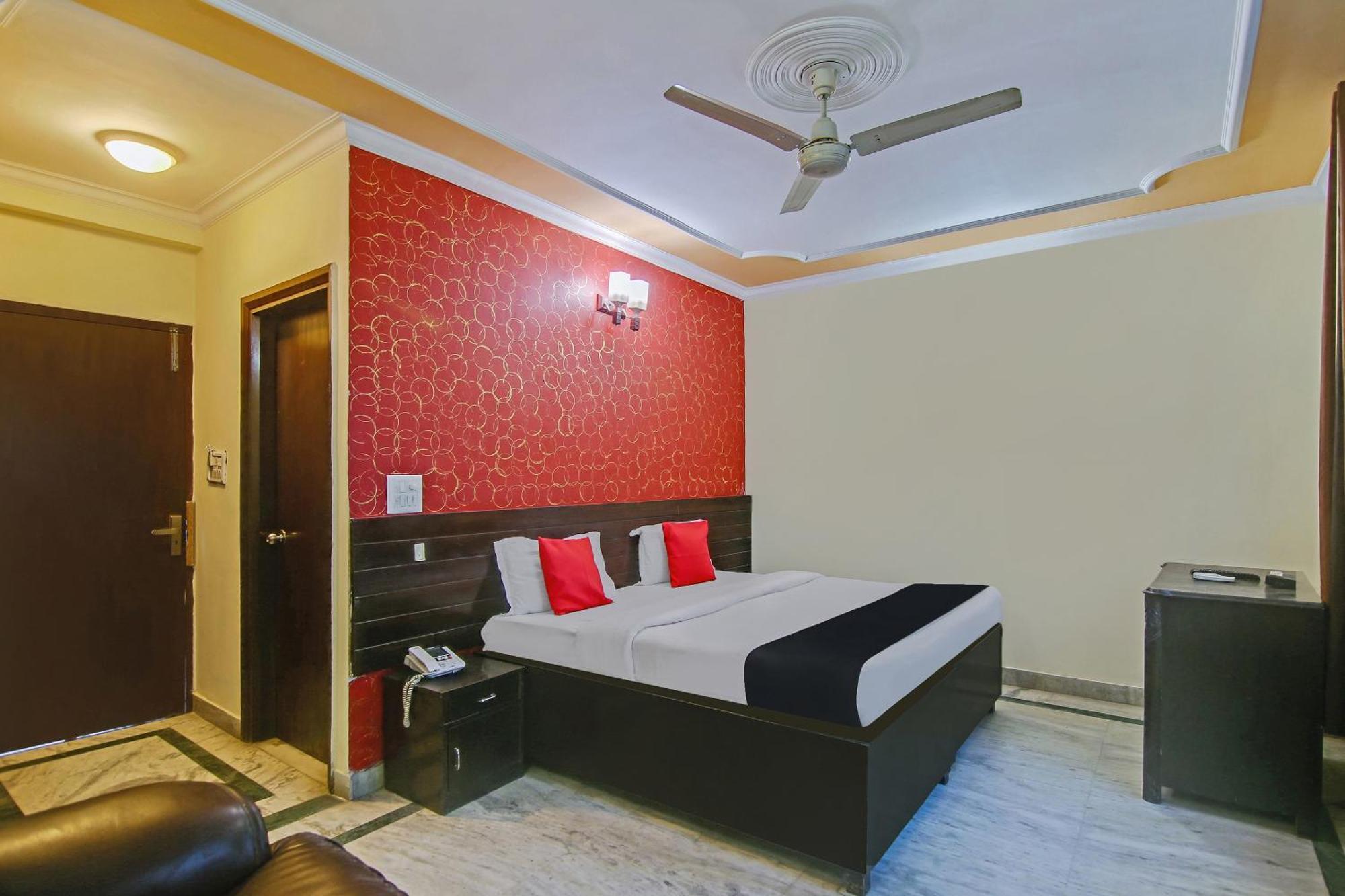 גורגאון Capital O Tipsyy Near Aravali Biodiversity Park מראה חיצוני תמונה