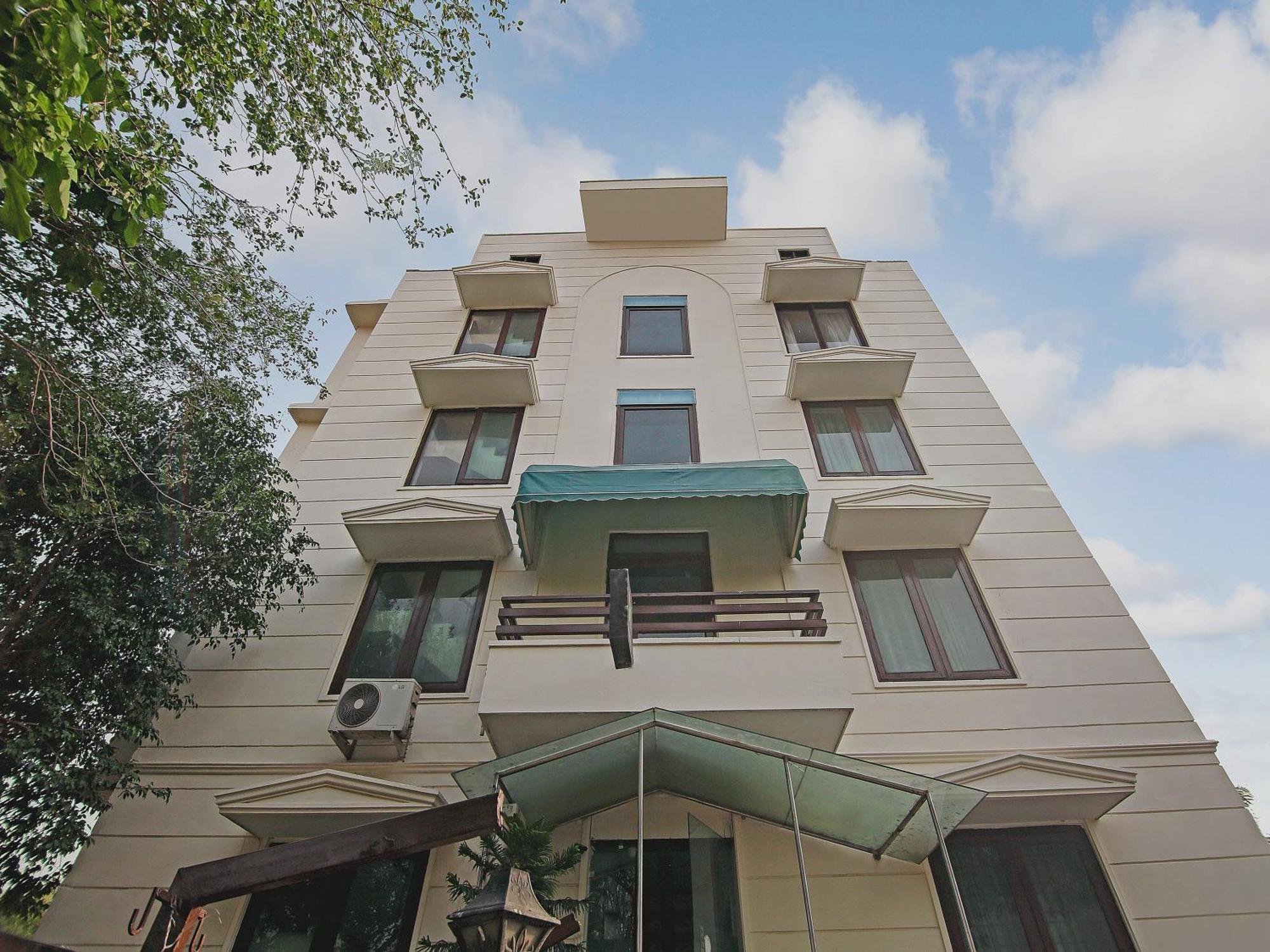 גורגאון Capital O Tipsyy Near Aravali Biodiversity Park מראה חיצוני תמונה